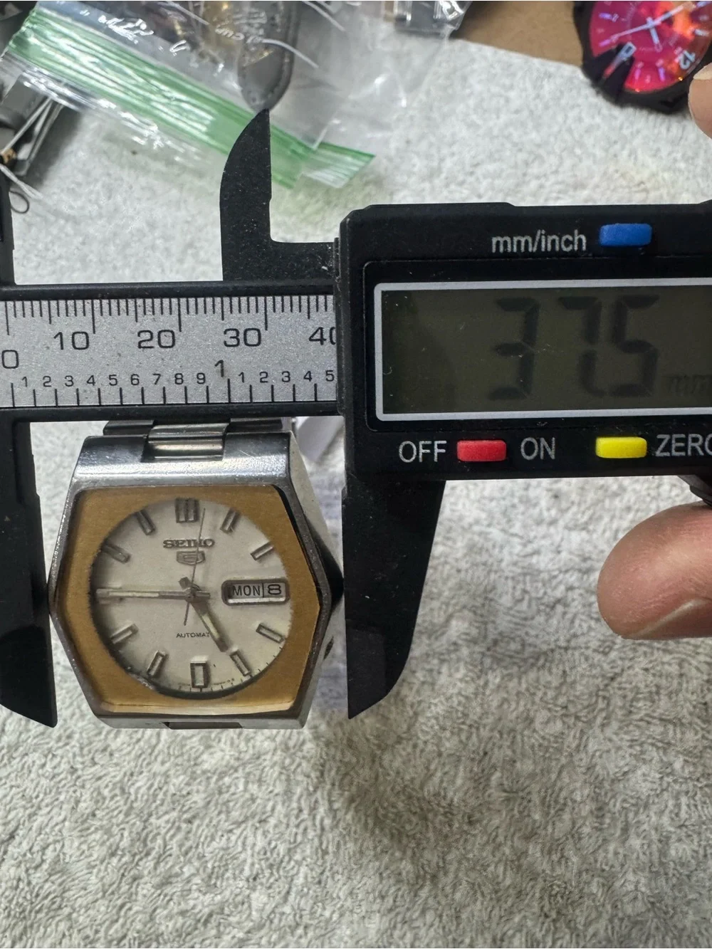 Seiko 5 seiko hexagonal
